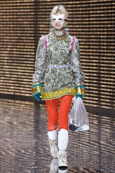 Look 29